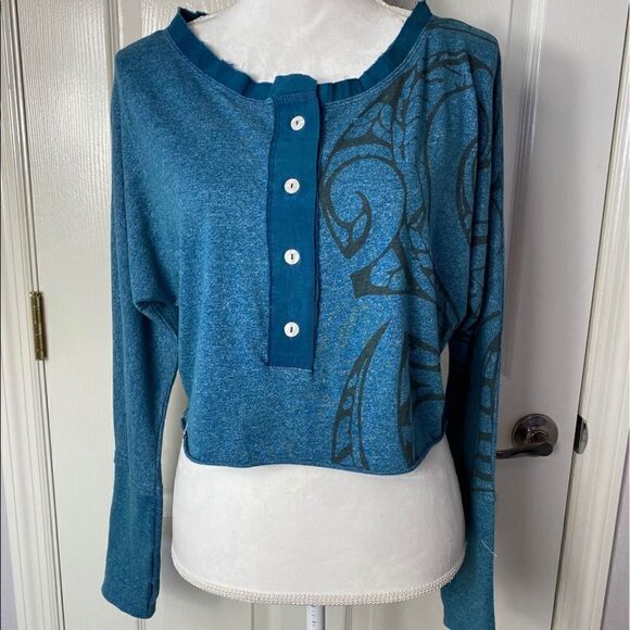MAORI HOOK Junior Tribal Print Small Long Sleeve Top NWT - Picture 1 of 9